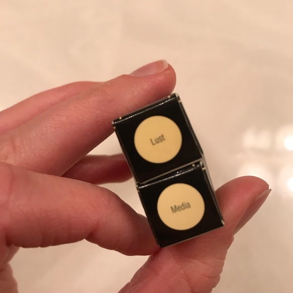 Illamasqua Lip Coloring Pencil Duo in Pink & Red - Picture 4 of 6